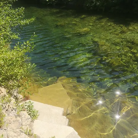 Les Pieds Dans L'eau Villa Le Pont du Travo